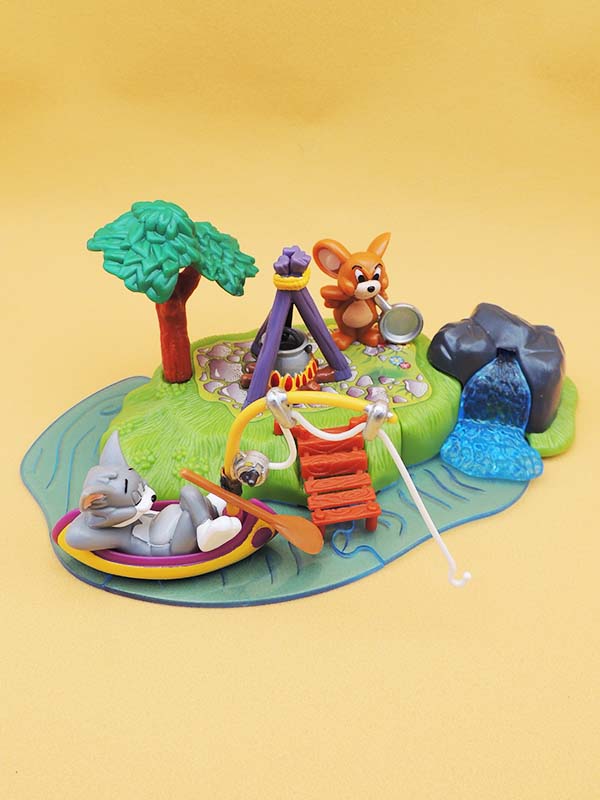 Kinder Maxi - Tom & Jerry Au Camping - Diorama Vintage 1998 Ferrero