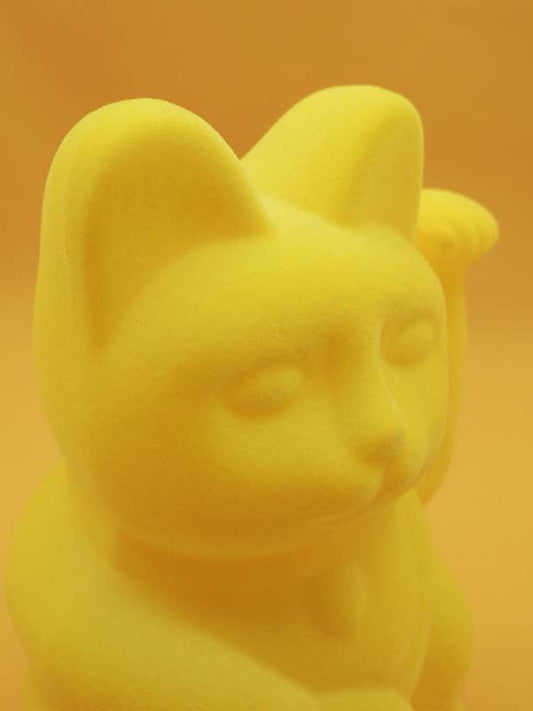 Maneki Neko - Chat Japonais Porte Bonheur - Figurine Jaune Velour Avec Bras Mobile