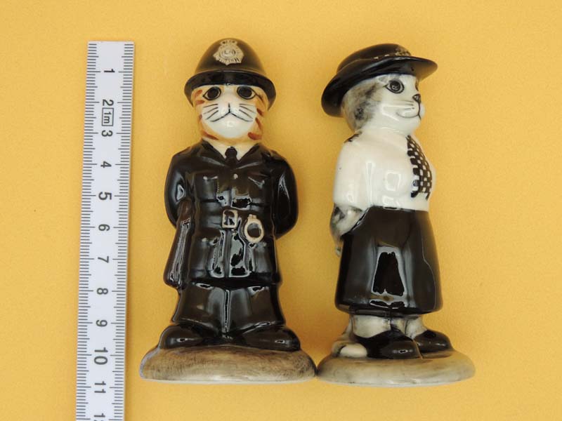 Salière et Poivrière Bobbies - Policiers Anglais Chat En Céramique