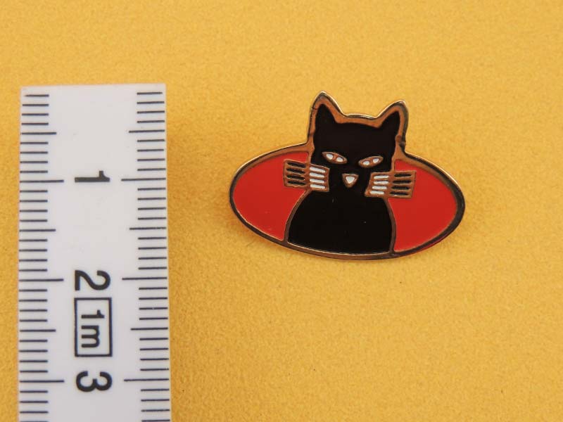 Craven A Cigarettes Chat Noir - Pin's Vintage Publicitaire